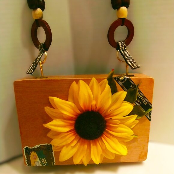 Suenos de Saundra Upcycled Collection, Jaime Garcia, Especial Cigar Box, Purse - Picture 5 of 11